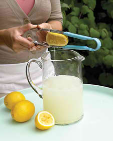Trick for Squeezing Lemons
